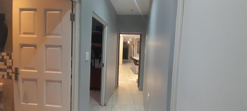 6 Bedroom Property for Sale in Linden Gauteng