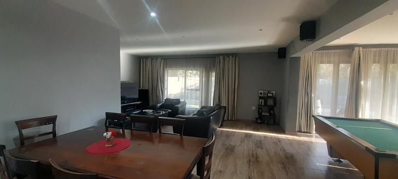 6 Bedroom Property for Sale in Linden Gauteng