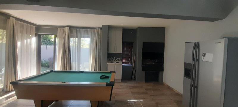 6 Bedroom Property for Sale in Linden Gauteng