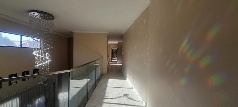 6 Bedroom Property for Sale in Linden Gauteng