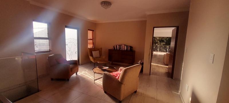 6 Bedroom Property for Sale in Linden Gauteng