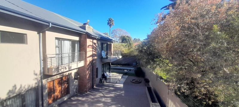 6 Bedroom Property for Sale in Linden Gauteng