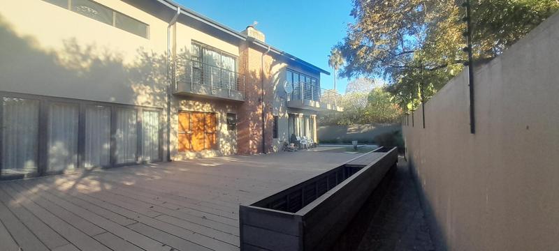 6 Bedroom Property for Sale in Linden Gauteng