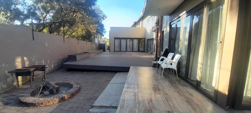 6 Bedroom Property for Sale in Linden Gauteng