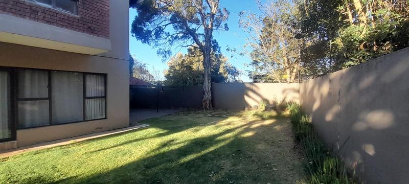 6 Bedroom Property for Sale in Linden Gauteng