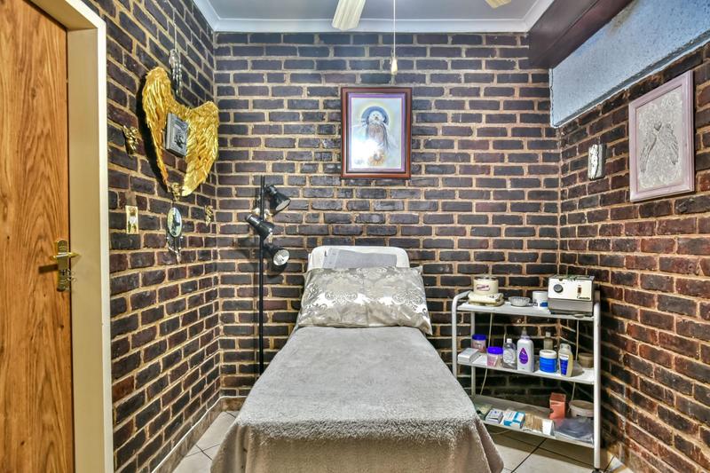 4 Bedroom Property for Sale in Glenvista Gauteng