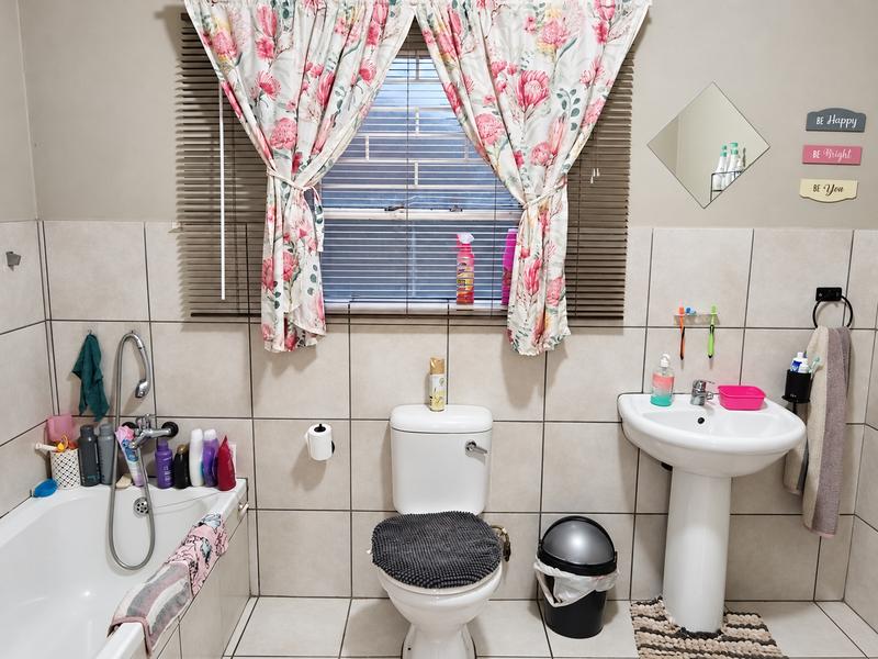 To Let 3 Bedroom Property for Rent in Strubenvale Gauteng