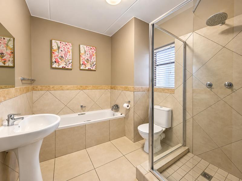 2 Bedroom Property for Sale in Glen Austin Gauteng