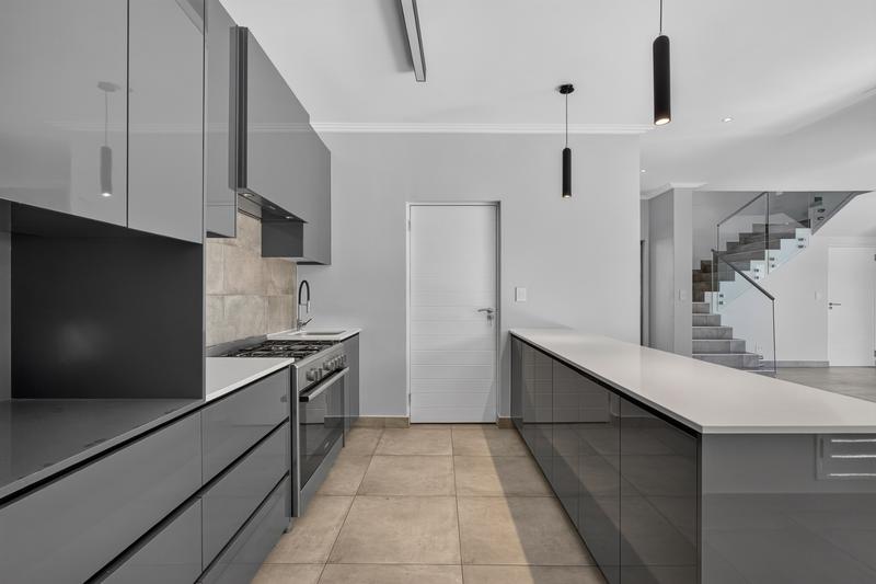 To Let 4 Bedroom Property for Rent in Bryanston Gauteng