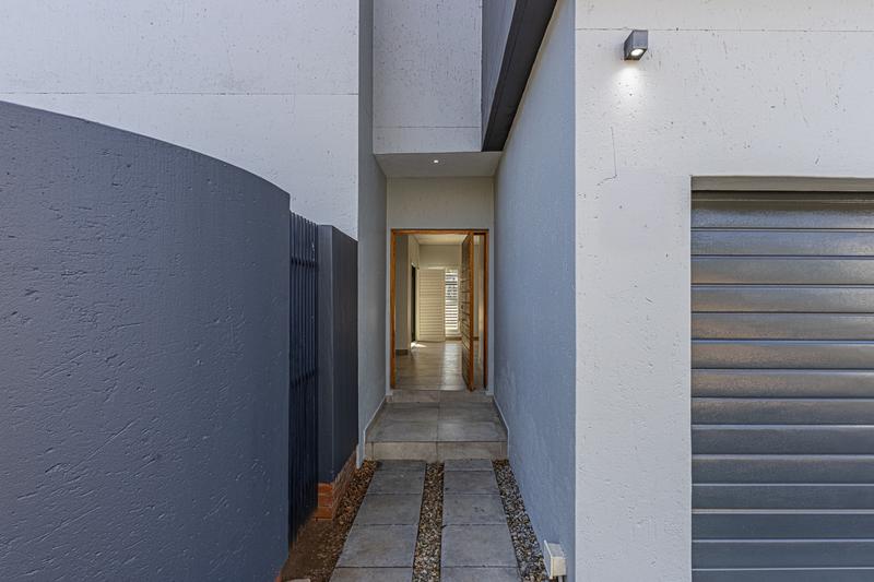 To Let 4 Bedroom Property for Rent in Bryanston Gauteng