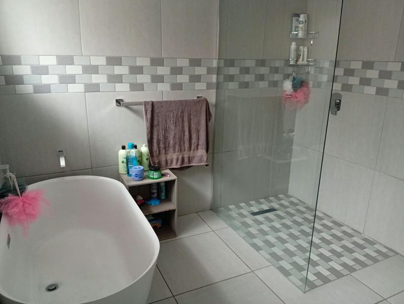 To Let 4 Bedroom Property for Rent in Sunnyridge Gauteng