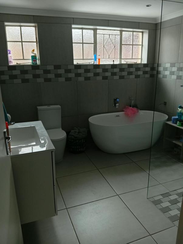 To Let 4 Bedroom Property for Rent in Sunnyridge Gauteng
