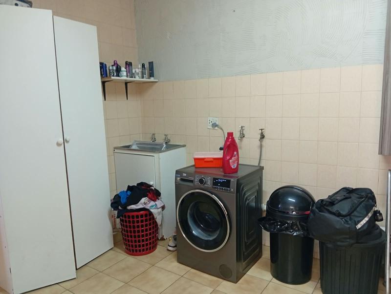 To Let 4 Bedroom Property for Rent in Sunnyridge Gauteng