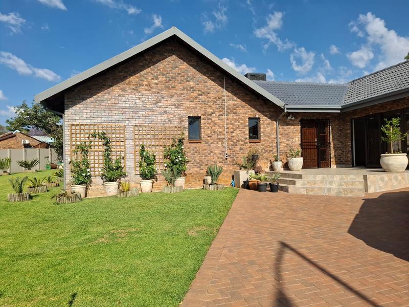 To Let 3 Bedroom Property for Rent in Garsfontein Gauteng