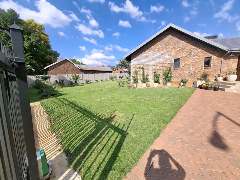 To Let 3 Bedroom Property for Rent in Garsfontein Gauteng