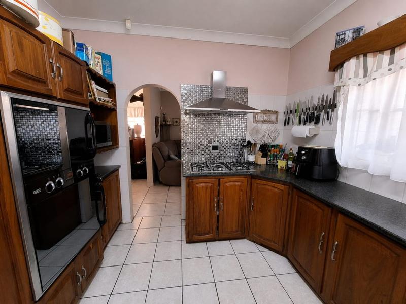4 Bedroom Property for Sale in Kwaggasrand Gauteng