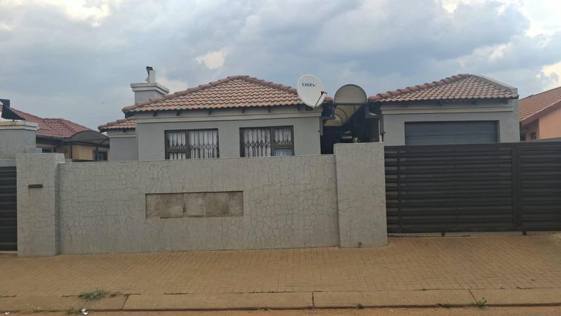 3 Bedroom Property for Sale in Siluma View Gauteng