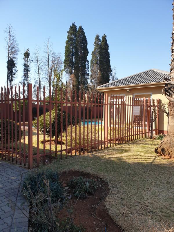 To Let 2 Bedroom Property for Rent in Lakefield Gauteng