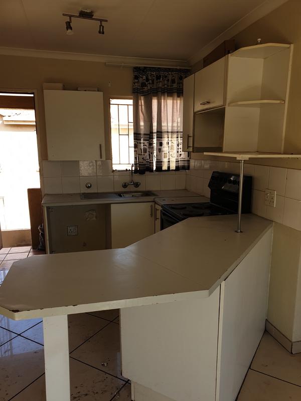 To Let 2 Bedroom Property for Rent in Lakefield Gauteng
