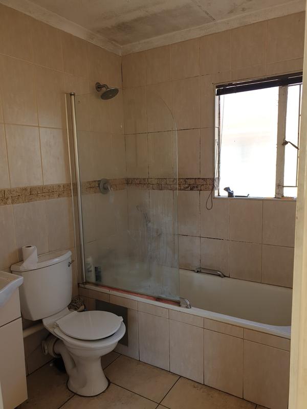 To Let 2 Bedroom Property for Rent in Lakefield Gauteng