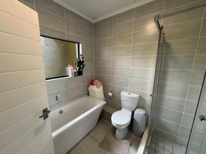 3 Bedroom Property for Sale in Waterfall Gauteng