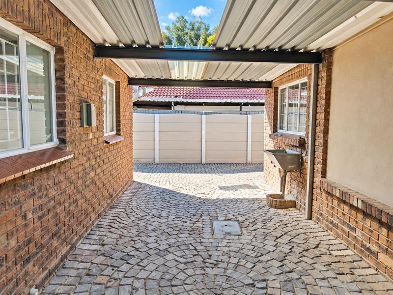 To Let 1 Bedroom Property for Rent in Lodeyko Gauteng