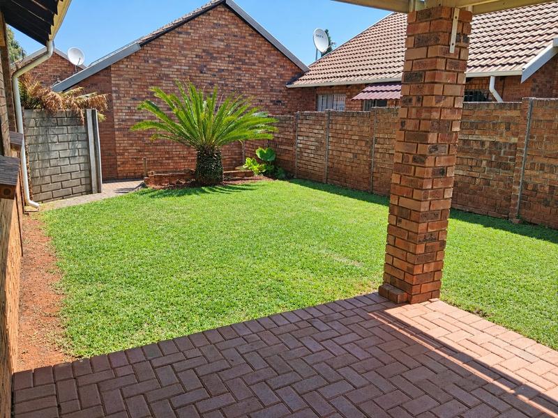 3 Bedroom Property for Sale in Die Hoewes Gauteng
