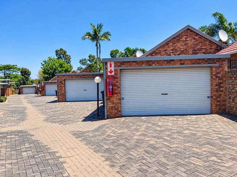 3 Bedroom Property for Sale in Die Hoewes Gauteng