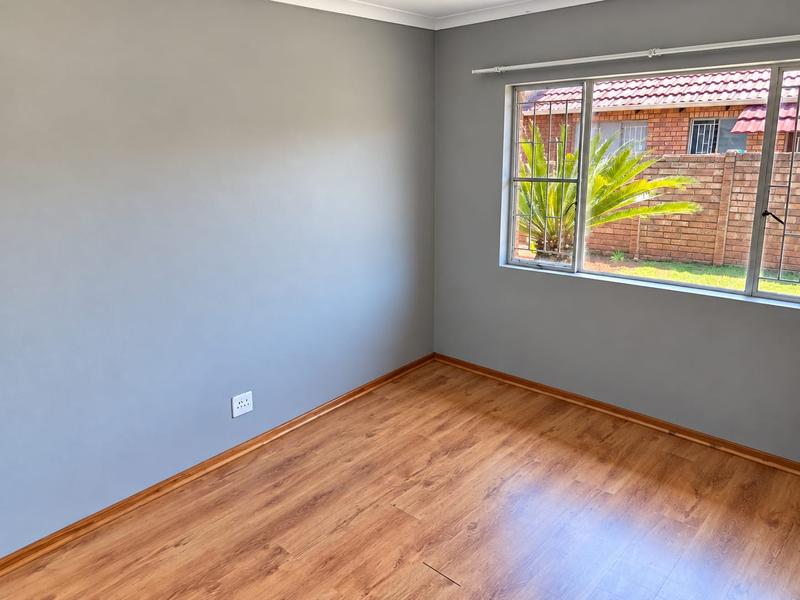 3 Bedroom Property for Sale in Die Hoewes Gauteng