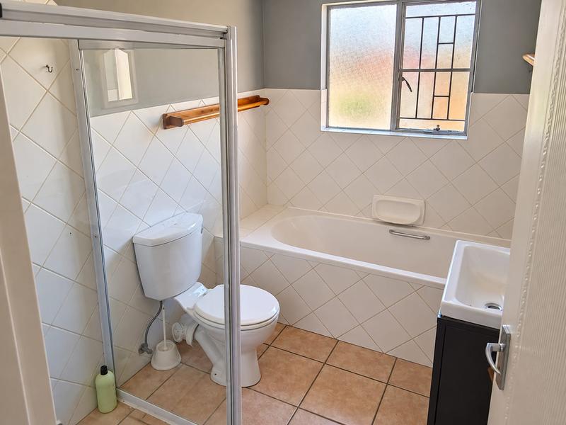 3 Bedroom Property for Sale in Die Hoewes Gauteng