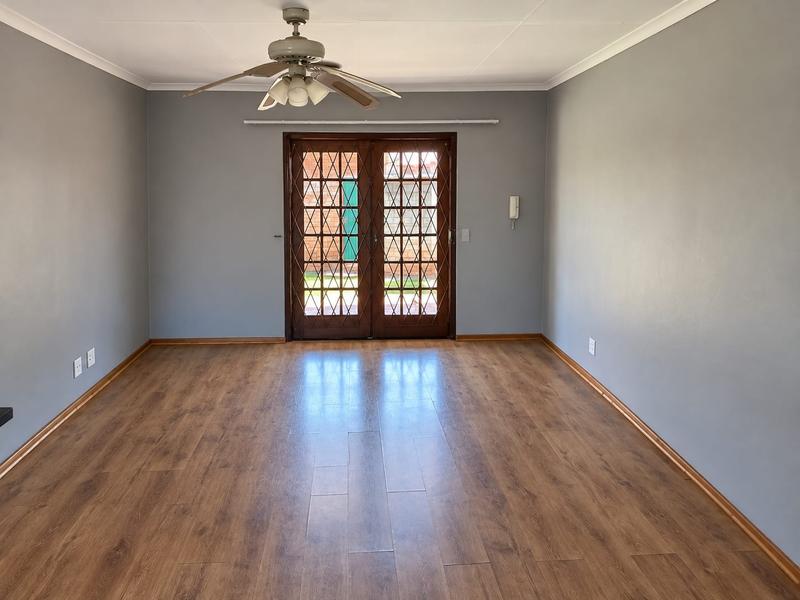 3 Bedroom Property for Sale in Die Hoewes Gauteng