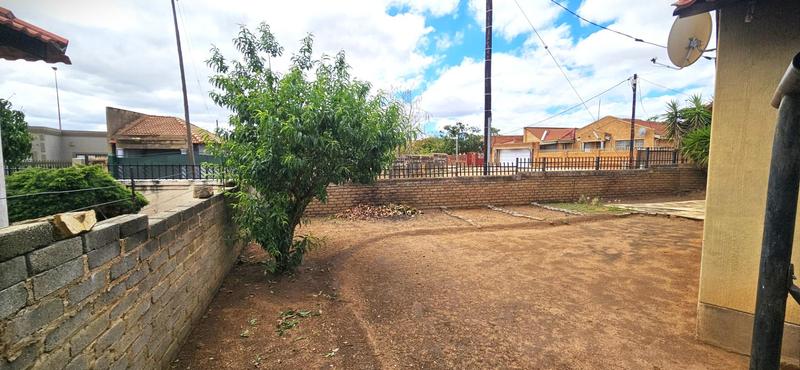 2 Bedroom Property for Sale in Soshanguve GG Gauteng
