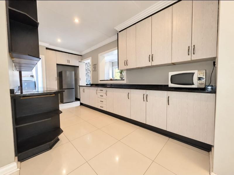 4 Bedroom Property for Sale in Brackendowns Gauteng