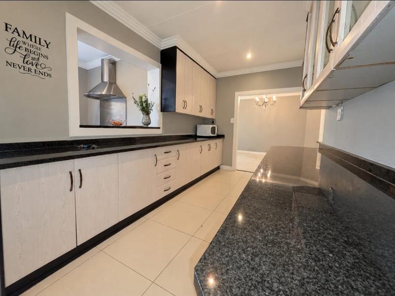 4 Bedroom Property for Sale in Brackendowns Gauteng