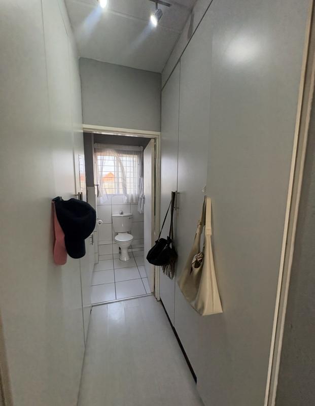 To Let 1 Bedroom Property for Rent in Glenhazel Gauteng
