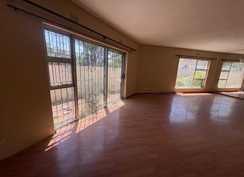 3 Bedroom Property for Sale in Corlett Gardens Gauteng