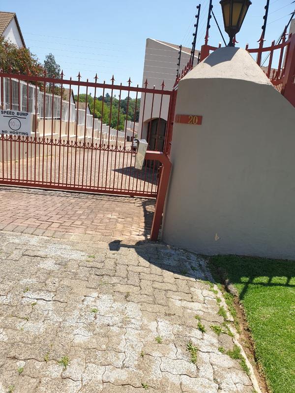 3 Bedroom Property for Sale in Corlett Gardens Gauteng