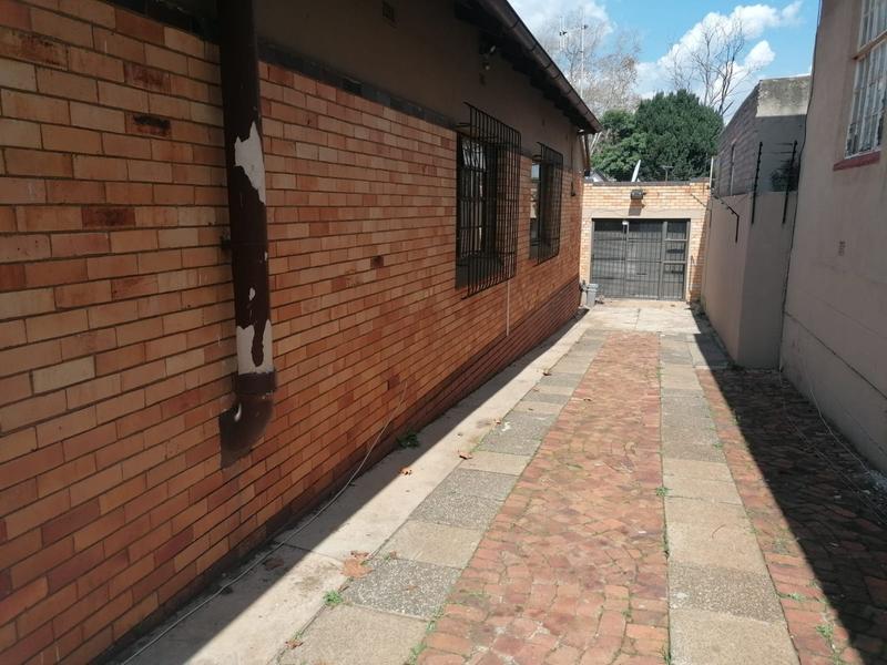 To Let 3 Bedroom Property for Rent in Bezuidenhout Valley Gauteng