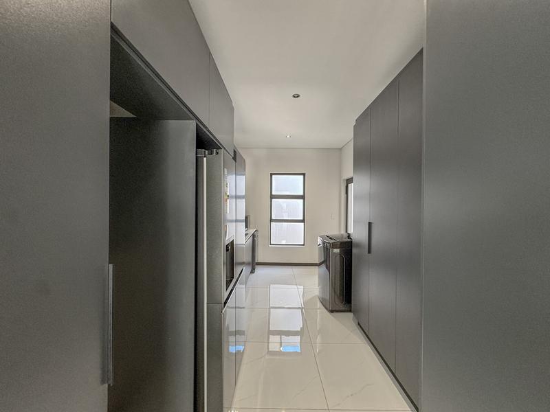 To Let 5 Bedroom Property for Rent in Midstream Heights Gauteng
