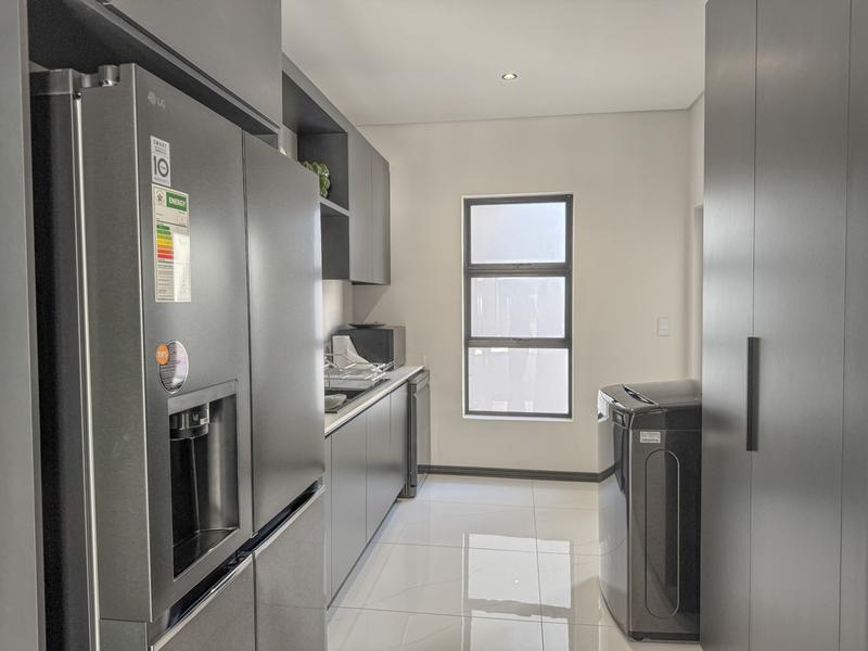 To Let 5 Bedroom Property for Rent in Midstream Heights Gauteng