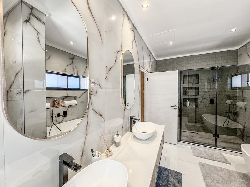 To Let 5 Bedroom Property for Rent in Midstream Heights Gauteng