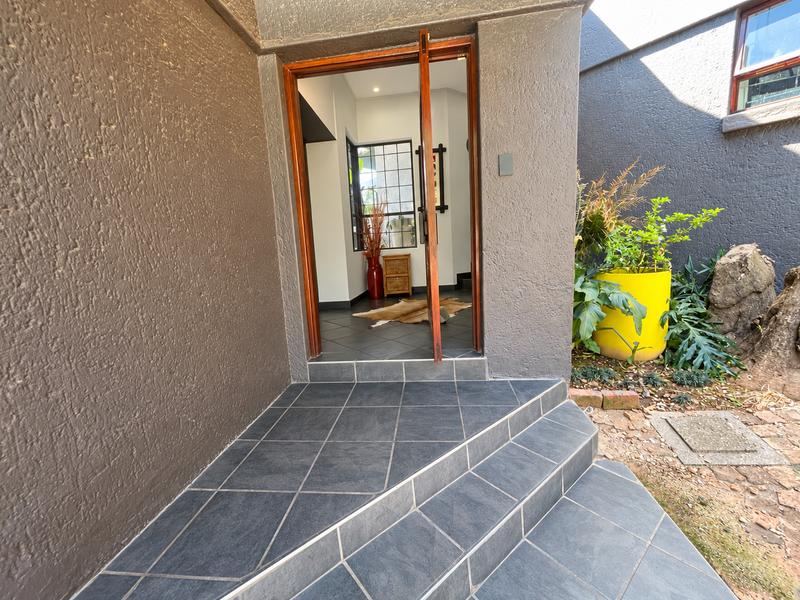 To Let 4 Bedroom Property for Rent in Waterkloof Ridge Gauteng