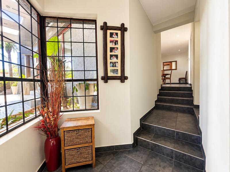 To Let 4 Bedroom Property for Rent in Waterkloof Ridge Gauteng