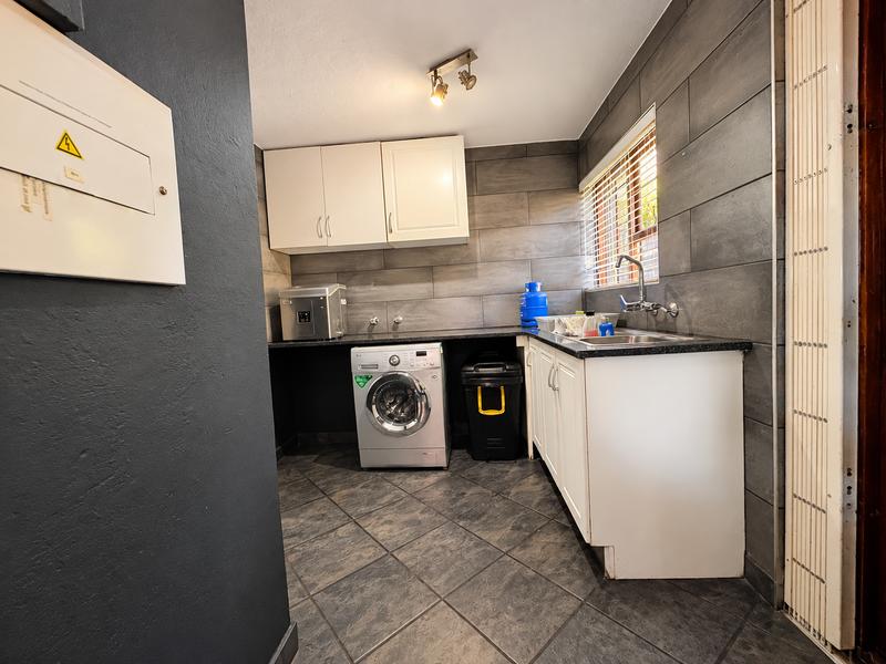 To Let 4 Bedroom Property for Rent in Waterkloof Ridge Gauteng
