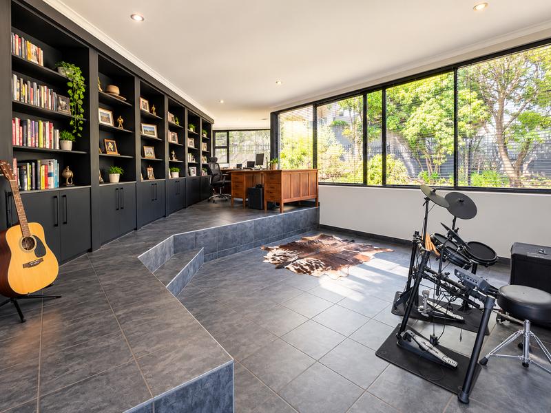 To Let 4 Bedroom Property for Rent in Waterkloof Ridge Gauteng