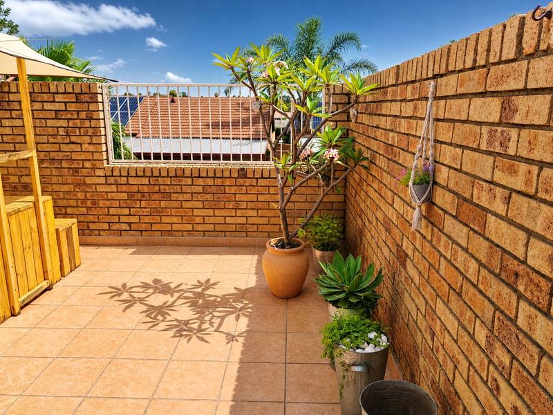 2 Bedroom Property for Sale in The Reeds Gauteng
