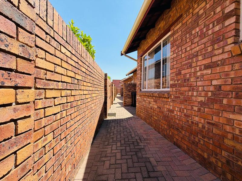 2 Bedroom Property for Sale in Bartlett Gauteng