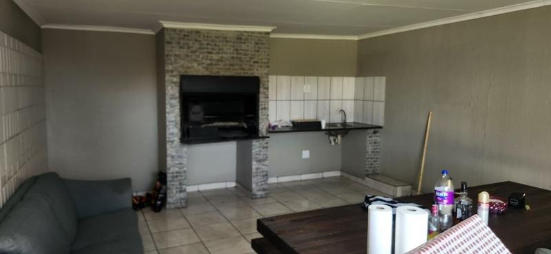 4 Bedroom Property for Sale in Rustivia Gauteng