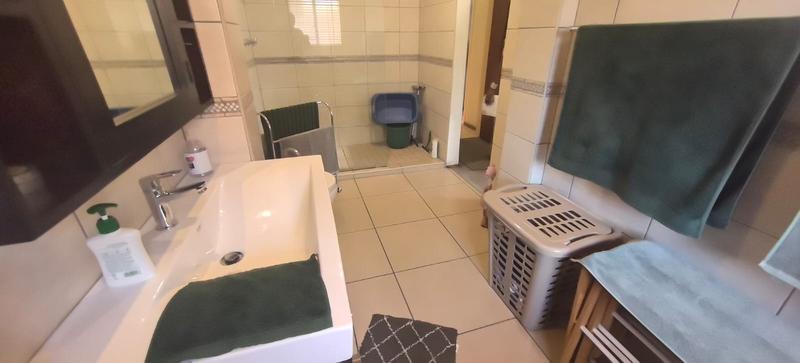 5 Bedroom Property for Sale in Wilro Park Gauteng