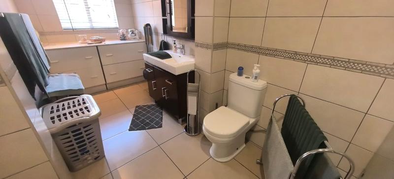 5 Bedroom Property for Sale in Wilro Park Gauteng
